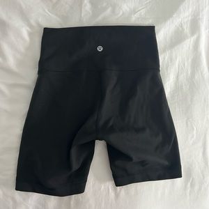 lululemon wunder under biker shorts size 4! 6 inch inseam!
